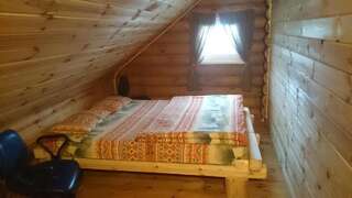 Дома для отпуска Усадьба Кроличья Нора Заславль Двухместный номер с 2 отдельными кроватями и видом на озеро-4